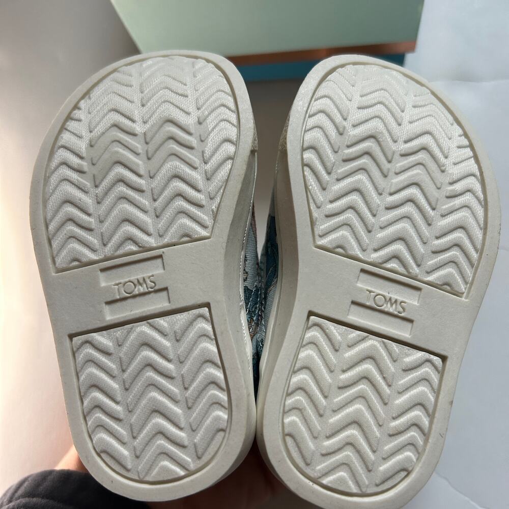 NWT Toms Disney Blue Cinderella Luca Shoe 4 - Picture 4 of 5